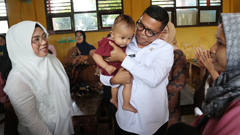 Gubernur Banten Andra Soni dan Ketua TP PKK Provinsi Banten, Tinawaty Andra Soni. --Dok Adpimpro Setda Banten --