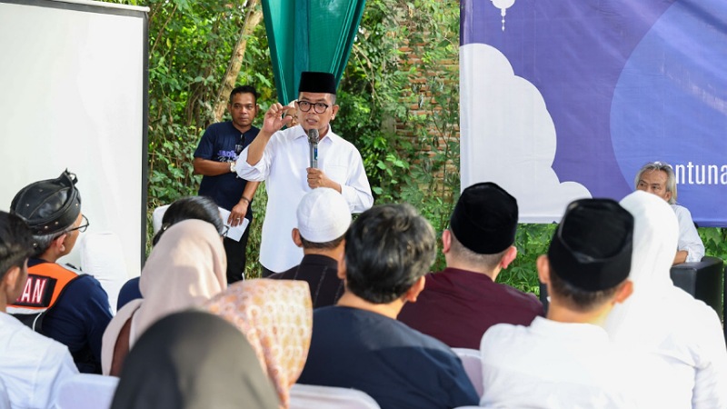 Gubernur Banten, Andra soni saat menghadiri milad ke-15 Fesbuk Banten News, di Kota Serang, Senin (17/3/2025). - Adpimpro Setda Banten -