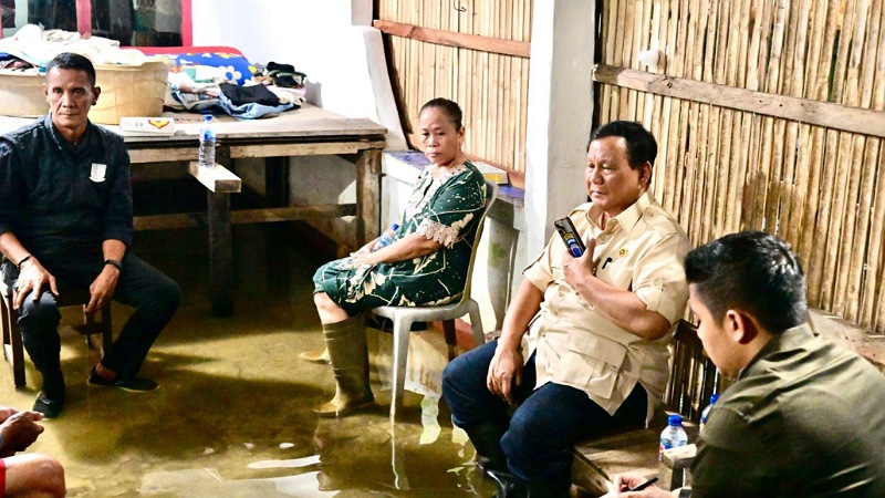 Prabowo Blusukan ke Babelan, Susur Banjir & Buka Puasa Bareng Warga