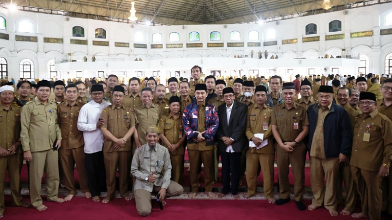 Wagub Banten Dimyati Natakusumah mengajak  ASN Makmurkan Masjid. - Adpimpro Setda Banten -