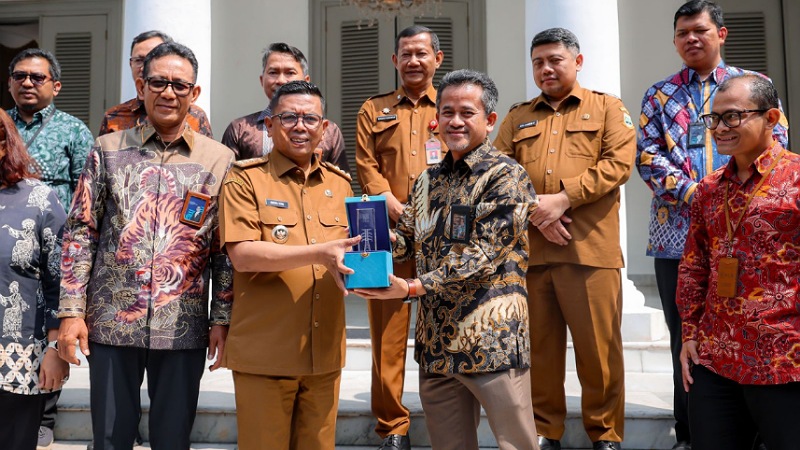 Andra Soni Desak Pemerataan Listrik: "Anyer–Carita Harus Terang, Pulau Tunda Jangan Terlupa!"