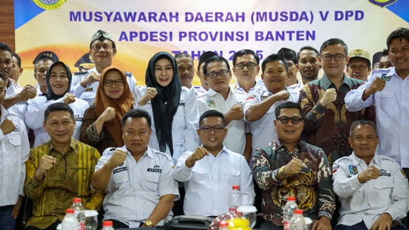 Andra Soni Gagas Pos Pelayanan Desa Sejahtera: Siap Jadi Motor Kemajuan! Gubernur Banten Andra Soni saat menghadiri Musda V DPD APDESI Provinsi Banten 2025, Jumat (23/5). - Biro Adpimpro Banten -