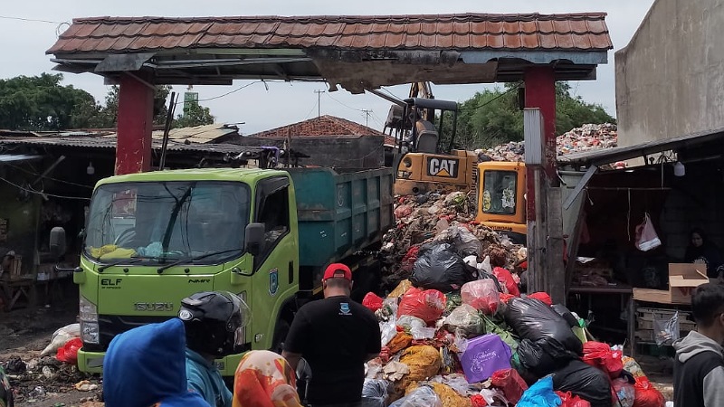 Menggunung! Pasar Cantik Ciputat Disapu Bersih dari Sampah
