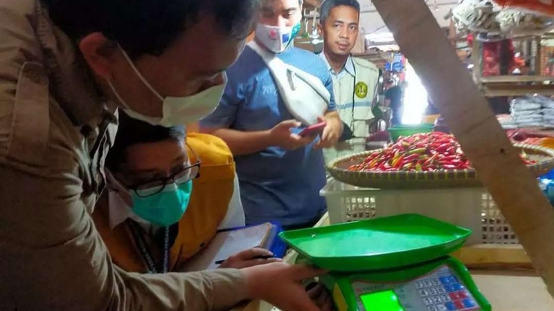 Pedagang Nakal Main Timbangan, Disperindag Lebak Segel Alat Ukur!