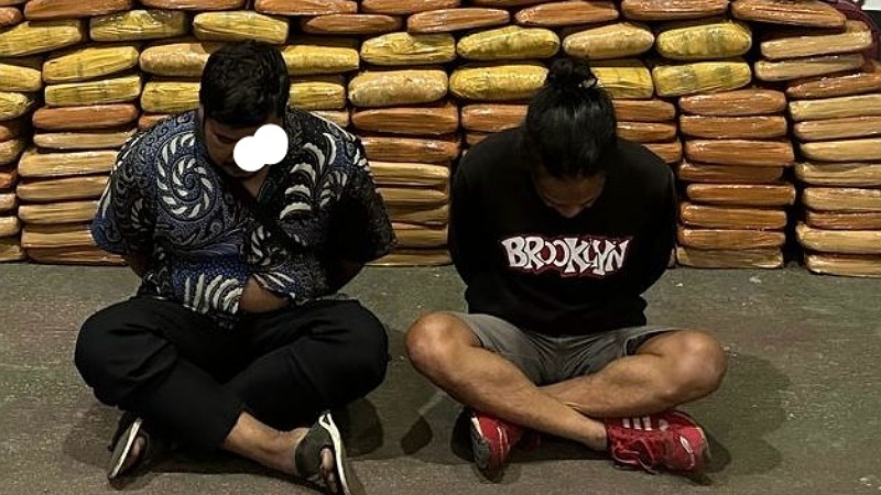 PMJ Joss! 143 Kg Ganja Digagalkan di Jantung Tangerang! 143 kilogram ganja siap edar berhasil digagalkan dalam sebuah operasi senyap di kawasan Tanah Tinggi, Tangerang, Jumat malam (2/5/2025). - Dok Polda Metro Jaya -
