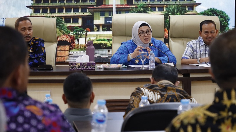 Reses DPRD Banten! Wabup Tangerang : Kami Tak Ingin Jadi Penyangga Tanpa Arah! Wabup Tangerang Intan Nurul Hikmah saat menerima Kunker reses pimpinan dan anggota DPRD Provinsi Banten di Ruang Rapat Wareng, Kamis (22/5/2025). - Dok Pemkab Tangerang -