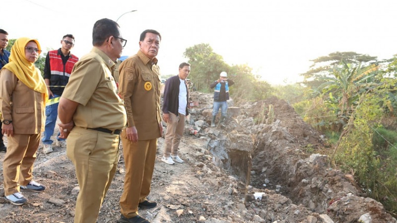 Rusak Parah! Bupati Tangerang Tinjau Perbaikan Jalan Jati Gintung–Cituis
