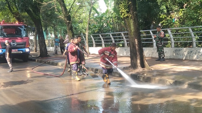 Tangsel Gercep Bersihkan Lumpur Pasca Banjir, Warga Diimbau Tetap Waspada!