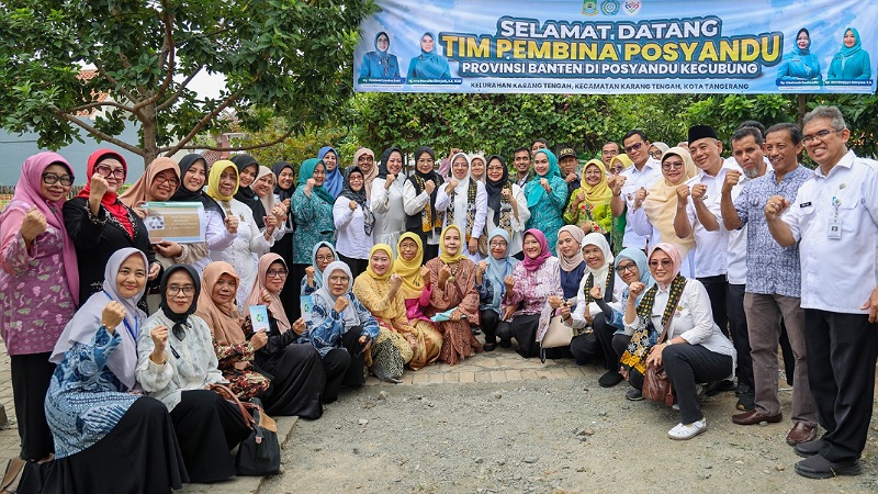 Tinawati Dorong New Posyandu Jadi Ruang Nyaman untuk Semua Usia Tinawati Andra Soni saat meninjau sejumlah posyandu di Kota Tangerang, Rabu (30/4/2025). - Foto: Biro Adpimpro Banten -