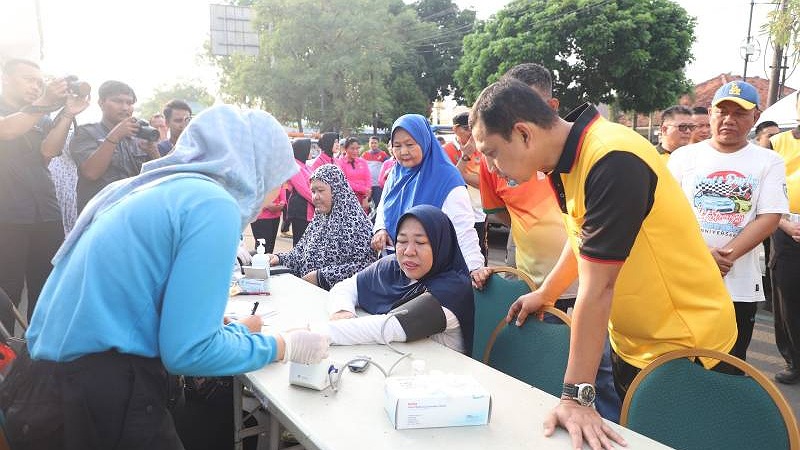 Kapolres Metro Tangerang Kota Kombes Pol Zain Dwi Nugroho di acara CFD memperingati HUT Bhayangkara ke-79. - Foto: Dok Pemkot Tangerang -
