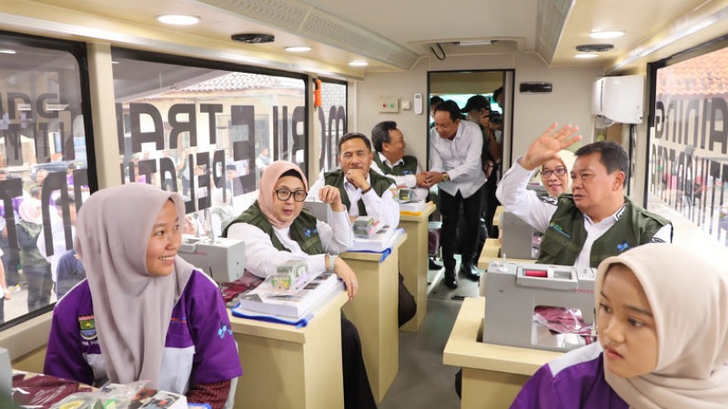 Entaskan Pengangguran! Pemkab Tangerang Luncurkan Mobil Pelatihan Tata Busana