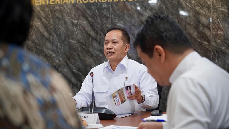 Kopdes Merah Putih Lampaui Target! Wamenkop: Siap Dilaunching Presiden 12 Juli Wamenkop yang juga Koordinator Ketua Pelaksana Harian Satgas Kopdes/Kel Merah Putih, Ferry Juliantono. - Foto: Humas Kemenkop -