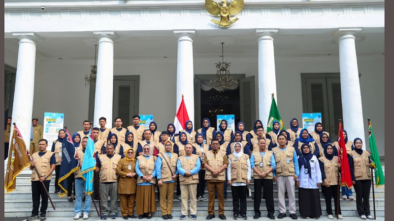 Gubernur Banten berfoto besama Kirab Bangga Kencana. - Foto: Biro Adpimpro Banten -