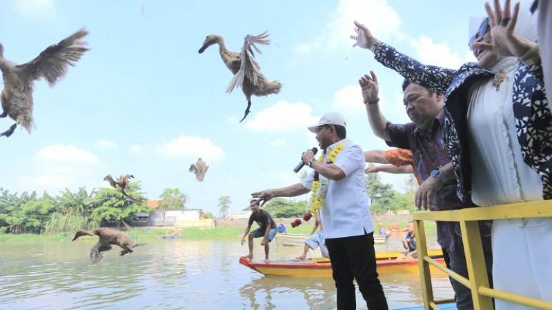 Ribuan Warga Tumpah Ruah Saksikan Festival Perahu Naga Peh Cun 2576/2025 Wali Kota Tangeran Sachrudin di acara Festival Perahu Naga Peh Cun 2576/2025. - Foto: Dok Pemkot Tangerang -