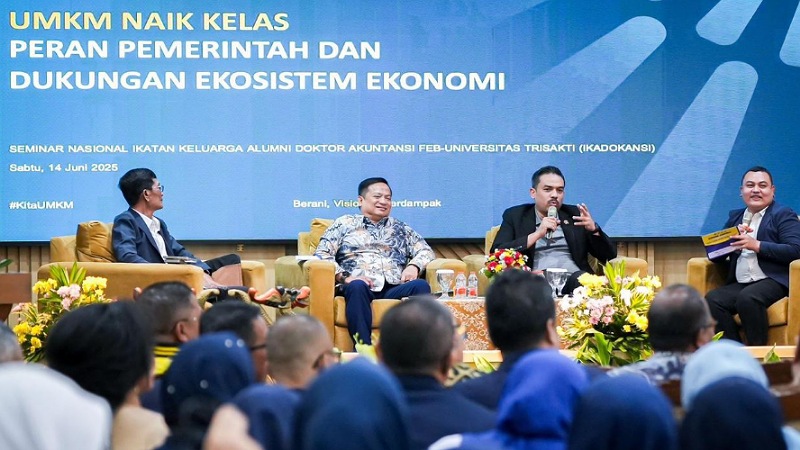 SAPA UMKM! Solusi Digital Pemerintah untuk Dorong UMKM Naik Kelas Menteri UMKM Maman Abdurrahman saat menjadi pembicara dalam Seminar dan Audiensi yang digelar Ikatan Alumni Doktor Akuntansi (Ikadokansi) Fakultas Ekonomi dan Bisnis Universitas Trisakti, Sabtu (14/6), di Jakarta. - Humas UMKM -