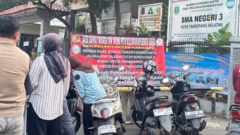 Akses SMA 3 Tangsel Masih Dipalang Warga, Orang Tua Protes, Pemprov dan Pemkot Kemana?