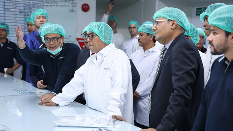 Gubernur Banten Andra Sono, saat kunjungan kerja ke PT Polyplex Films Indonesia, Kawasan Industri Modern Cikande, Kabupaten Serang. - Biro Adpimpro Banten -