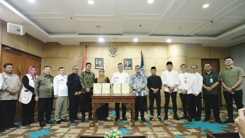 Penandatangan perjanjian kerja sama penanganan sampah lintas wilayah, antara Pemkot Tangsel dan Pemkab Pandeglang - Foto: Dok Pemkot Tangsel -