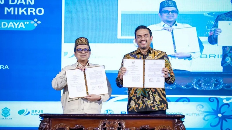 Kementerian UMKM resmi menandatangani nota kesepahaman (MoU) bersama Badan Penyelenggara Jaminan Produk Halal (BPJPH) guna mempercepat proses sertifikasi halal bagi para pelaku usaha. - Kementerian UMKM -