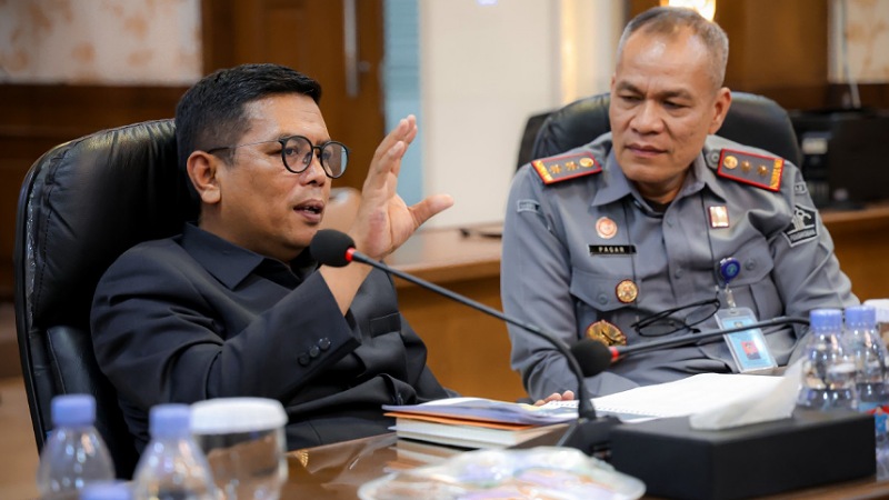 GUBERNUR Banten Andra Soni saat menerima kunjungan Kepala Kantor Wilayah Kementerian Hukum Provinsi Banten dan Kepala Kantor Wilayah Kementerian Hak Asasi Manusia Provinsi Banten - Biro Adpimpro Banten -