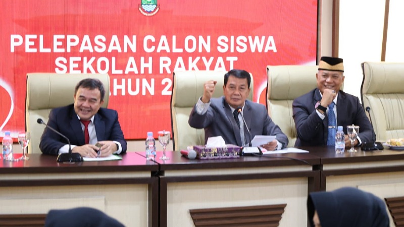 Bupati Tangerang Moch. Maesyal Rasyid secara resmi melepas 36 calon siswa Sekolah Rakyat setingkat SMA Tahun Akademik 2025–2026 - Prokopim Tangerang -