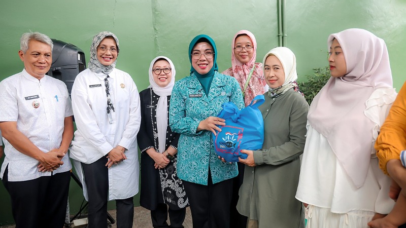 Ketua Tim Penggerak PKK Provinsi Banten, Tinawati Andra Soni menggelar kampanye Gerakan Memasyarakatkan Makan Ikan (Gemarikan) - Biro Adpimpro Banten -