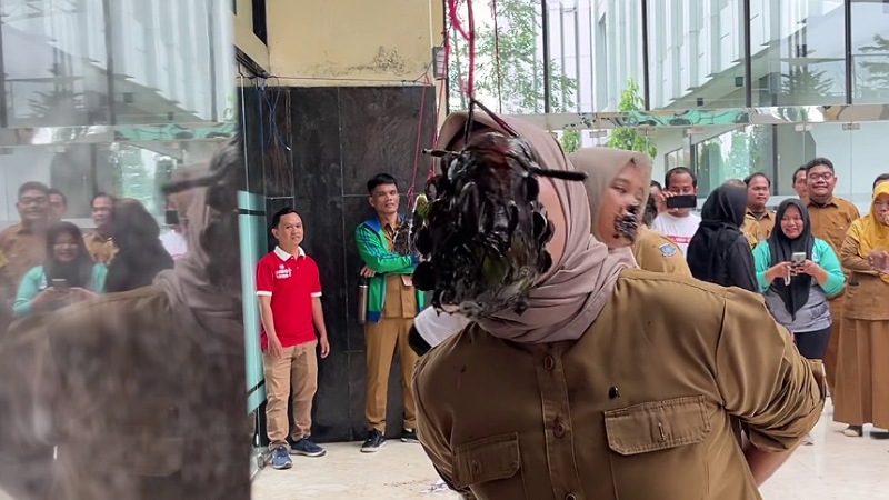 Semarak HUT RI ke-80 di Tangsel: Dari Gigit Koin sampai Fashion Show