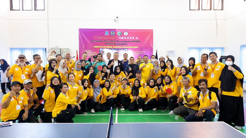 Semarak! Puluhan Atlet Perempuan Unjuk Gigi di Turnamen Tenis Meja Tangsel Wali Kota Tangsel, Benyamin Davnie mendukung Turnamen Tenis Meja yang digagas Persatuan Tenis Meja Perempuan (PTMP) Tangerang Selatan. - Pemkot Tangsel -
