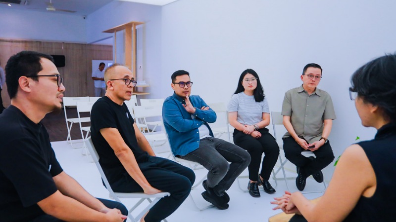 Tata Ruang Publik, Pilar: Tangsel Butuh Sentuhan Arsitek! Wakil Wali Kota Tangsel Pilar Saga Ichsan saat menghadiri Amalama Open for Public Exhibition 2025 di Kopi Manyar, Bintaro, Jakarta Selatan, Rabu (6/8/2025) - Amrin/RMN -