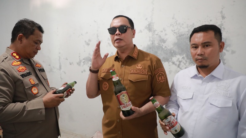 Dua Bulan Pengintaian! Gudang Miras Ilegal di Taktakan Digerebek!