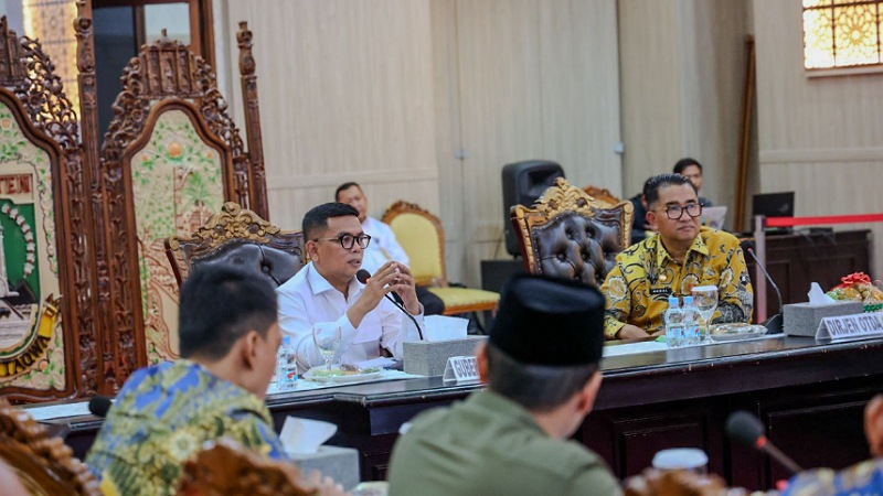 Jaga Banten! Gubernur Andra Minta Perkuat Siskamling dan Satlinmas Gubernur Banten Andra Soni menggelar Rakor Peningkatan Peran Satuan Pelindungan Masyarakat (Satlinmas) - Biro Adpimpro Banten -