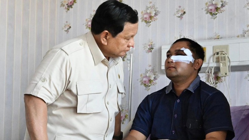 Presiden Prabowo Jenguk Korban Aksi Demo di RS Polri Presiden Prabowo Subianto saat menjenguk korban aksi demo di RS Polri, Senin (1/9) - BPMI Setpres -
