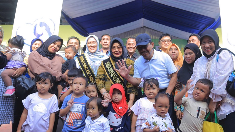 Sachrudin Apresiasi Program CSR Dunia Usaha untuk Perlengkapan Posyandu Wali Kota Tangerang Sachrudin memberikan apresiasi terhadap program CSR Dunia Usaha untuk perlengkapan Posyandu - Pemkot Tangerang -