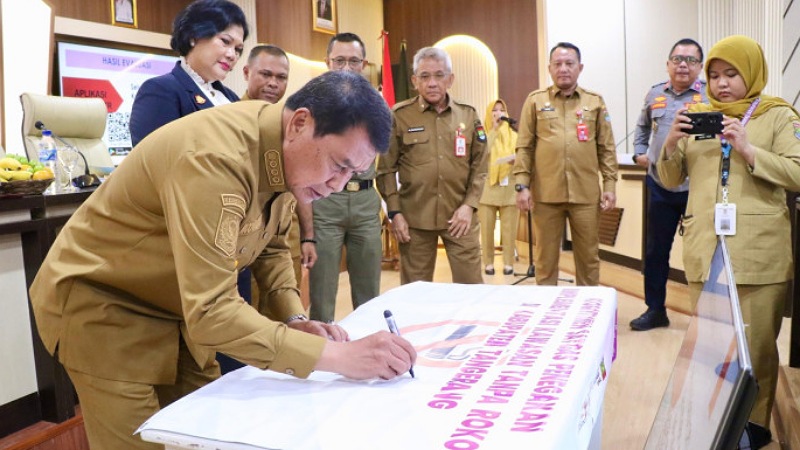 Bupati Tangerang H. Moch Maesyal Rasyid meyetujui penegakan Perda KTR - Prokopim Tangerang -