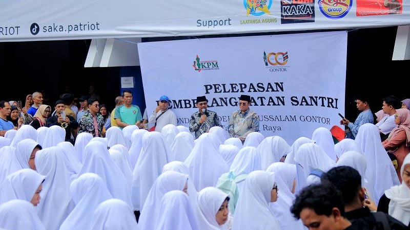 Wali Kota Sachrudin Lepas 225 Santri Puteri IKPM Gontor Tangerang Raya Wali Kota Tangerang, H. Sachrudin, melepas keberangkatan 225 santri puteri Ikatan Keluarga Pondok Modern (IKPM) Gontor Tangerang Raya - Pemkot Tangerang -