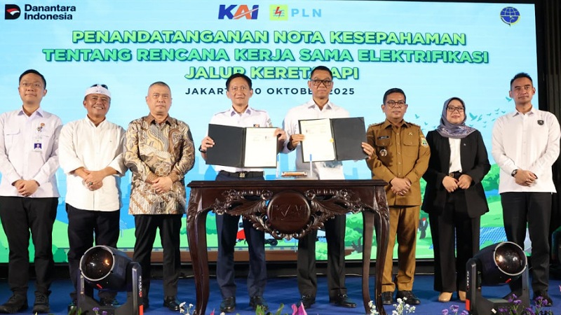 2027, Jalur Rangkasbitung–Pandeglang Ditarget Konstruksi Penandatanganan Nota Kesepahaman Elektrifikasi Jalur Kereta Api di Jakarta Railway Center, Senin (20/10/2025). - Biro Adpimpro Banten -