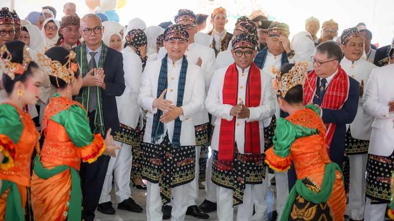 Andra Soni Tehgaskan Pembangunan di Banten Berbasis Kolaborasi dan Antikorupsi Gubernur Banten Andra Soni dan Wakil Gubernur Dimyati Natakusumah saat Sidang Paripurna Istimewa di Gedung DPRD Banten, KP3B Curug, Kota Serang, Sabtu (4/10/2025).- Biro Adpimpro Banten -