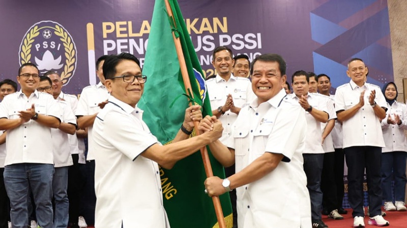 Bupati Maesyal Minta PSSI Tangerang Fokus Pembinaan Atlet Muda! Bupati Tangerang Moch. Maesyal Rasyid melantik pengurus PSSI Kabupaten Tangerang masa bakti 2025–2029 di Lemo Hotel Kelapa Dua Tangerang, Sabtu (11/10/2025). - Prokopim Tangerang -