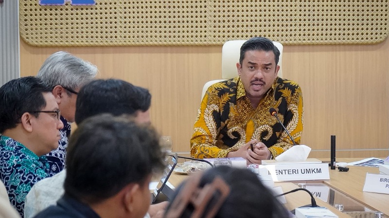 Gokil! KUR Tembus Rp218 Triliun, Menteri UMKM: 3,72 Juta Debitur Terbantu! Menteri UMKM Maman Abdurrahman - Humas Kemen UMKM -