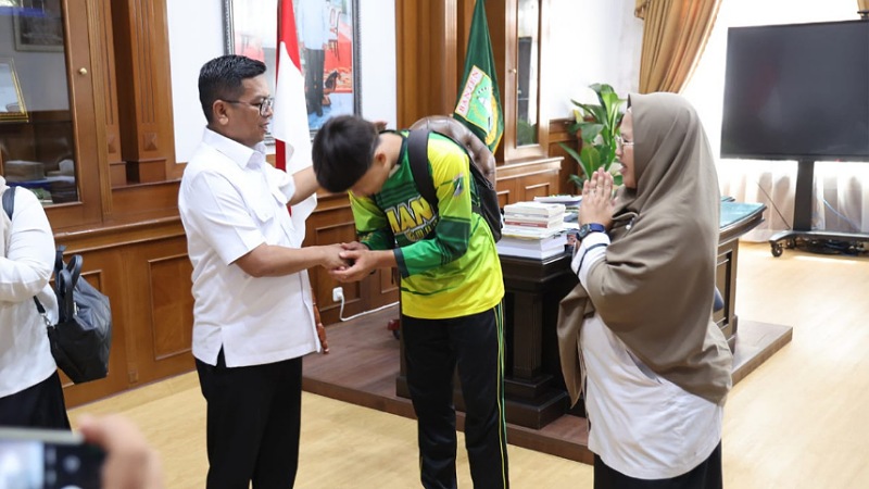 Gubernur Banten Damaikan Kepala Sekolah dan Siswa SMAN 1 Cimarga