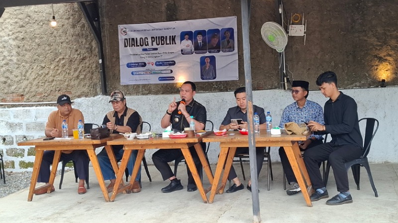 Wali Kota Serang Budi Rustandi dalam Dialog Publik bersama Mahasiswa dan Pedagang Pasar Rau, Selasa (7/10/2025). - Dok. Pemkot Serang -