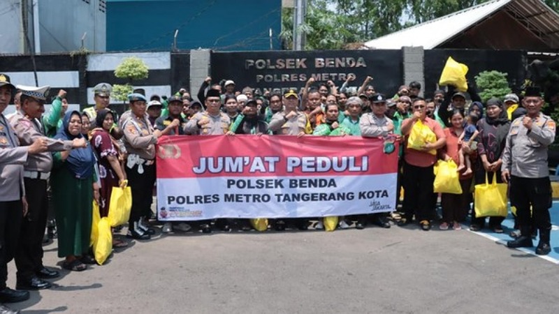 Polres Metro Tangerang Kota terus memperkuat sinergi dengan masyarakat melalui dua program unggulan: Jumat Peduli dan Ngopi Kamtibmas. - Humas Polri -