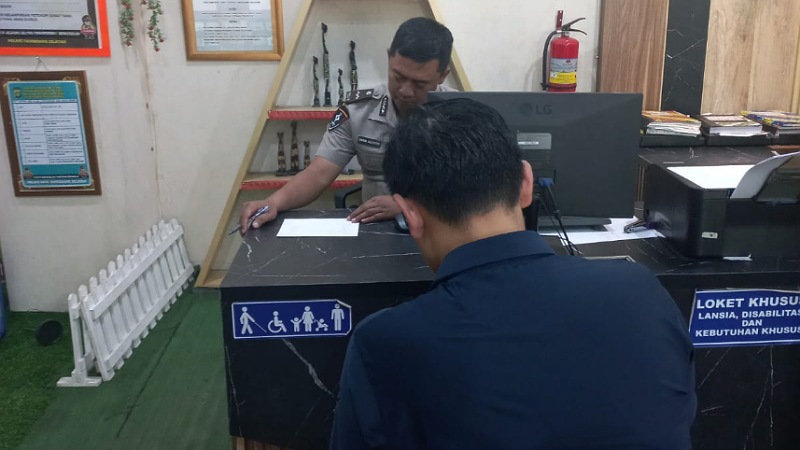 Ramai Warga "Ngadu" ke Polres Tangsel, Mobil Rusak Tertimpa Pohon Siapa Ganti?