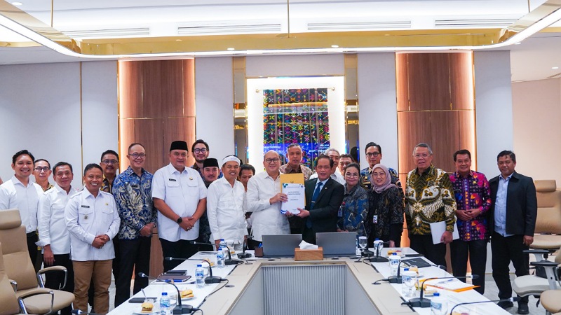 Tangsel Siap Jadi Pilot Project PSEL, Sampah 1.000 Ton/Hari Siap Dikonversi Jadi Listrik Wali Kota Tangsel Benyamin Davnie saat pertemuan dengan CEO Badan Pengelola Investasi Daya Anagata Nusantara (Danantara) Rosan Perkasa Roeslani dalam pertemuan di Wisma Danantara Indonesia, Jakarta, Kamis (9/10/2025). - Dok. Pemkot Tangsel -