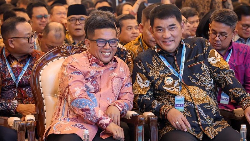 Tekan Pinjol Ilegal di Banten, Andra Soni Tekankan Akses Keuangan Berkeadilan! Gubernur Banten Andra Soni saat mengikuti Rapat Koordinasi Nasional Tim Percepatan Akses Keuangan Daerah (Rakornas TPAKD) di Jakarta, Jumat (10/10/2025). - Biro Adpimpro Banten -