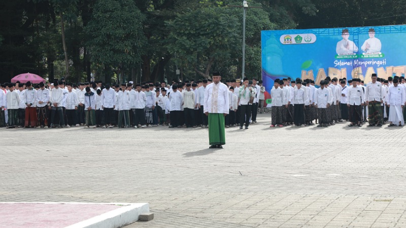 Wali Kota Serang: Santri Harus Jadi Garda Terdepan Menjaga Nilai Kebangsaan Peringatan Hari Santi 2025 di Kota Serang - Dok. Pemkot Serang -