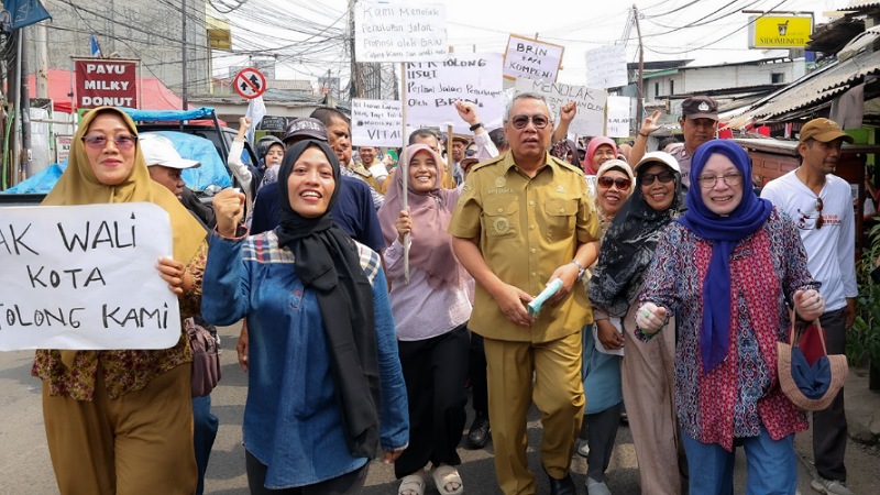Wali Kota Tangsel Bareng Warga, "Demo" Tolak Penutupan Akses Jalan Serpong-Parung