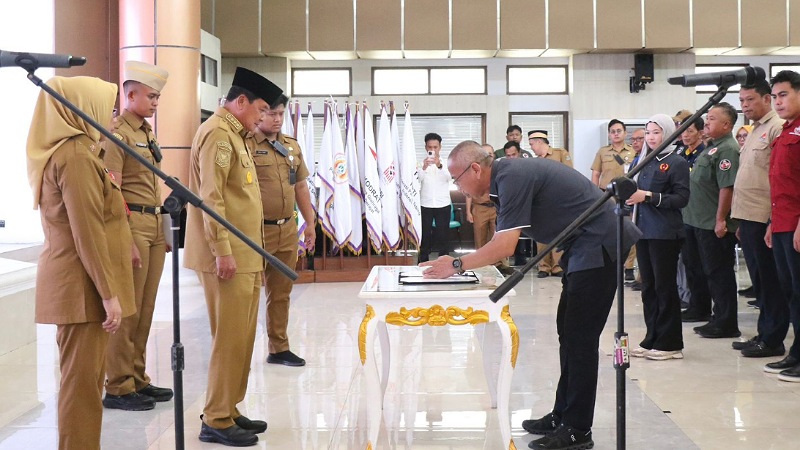 Bupati Tangerang Moch. Maesyal Rasyid mengukuhkan 22 Pengurus Cabang Olahraga yang tergabung dalam KONI Kabupaten Tangerang untuk masa bakti 2025–2029. - Prokopim Tangerang -