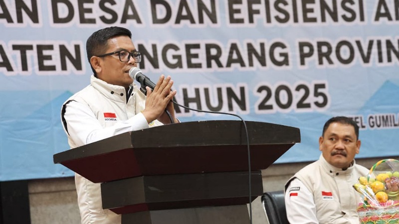 Gubernur Banten Andra Soni memberikan arahan dalam acara Evaluasi Tugas Penyelenggaraan Pemerintahan Desa dan Efisiensi Anggaran Desa Kabupaten Tangerang Tahun 2025, Sabtu (22/11/2025). - Biro Adpimpro Banten -