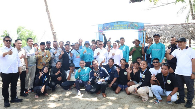 Gubernur Andra Soni Tampung Aspirasi Warga Pesisir Carita